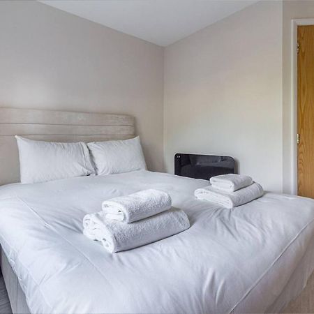 Lovely 2Bed Apt In Redditch, Free Wi-Fi & Parking Exterior foto