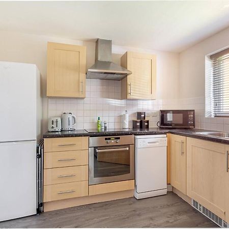 Lovely 2Bed Apt In Redditch, Free Wi-Fi & Parking Exterior foto