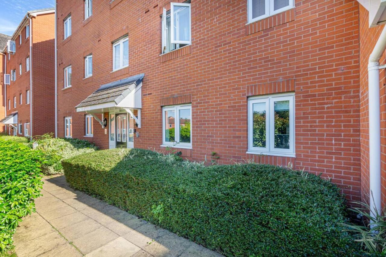 Lovely 2Bed Apt In Redditch, Free Wi-Fi & Parking Exterior foto